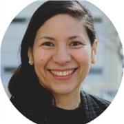 Me defino una persona abierta, práctica y dinámica, que el impartir, compartir conocimientos es un ideal muy arraigado